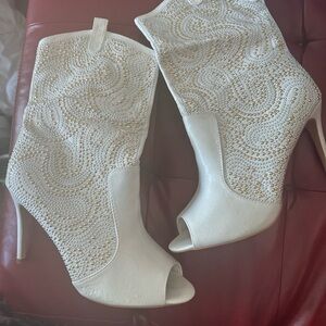 Elegant White Peep-Toe Heeled Boots